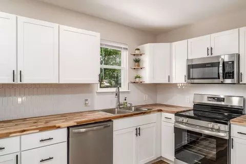Kitchen - 556 N Pickaway St, Circleville, OH 43113 photo 2 of 3
