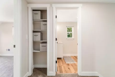 Entry Way - 556 N Pickaway St, Circleville, OH 43113 photo 3 of 8