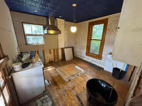 Kitchen - 29-31 Smith Pl, Columbus, OH 43201 photo 5 of 7