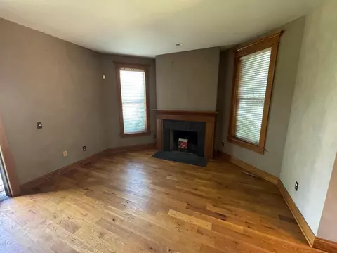 Living - 29-31 Smith Pl, Columbus, OH 43201 photo 8 of 10