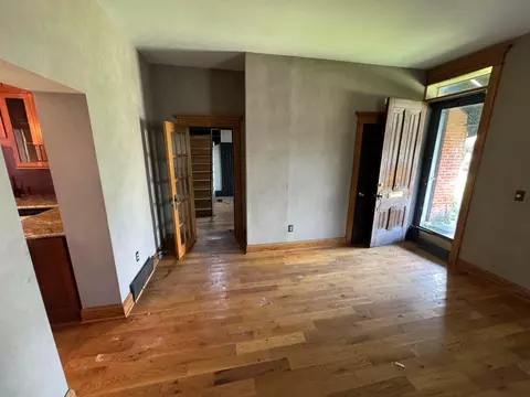 Living - 29-31 Smith Pl, Columbus, OH 43201 photo 4 of 10