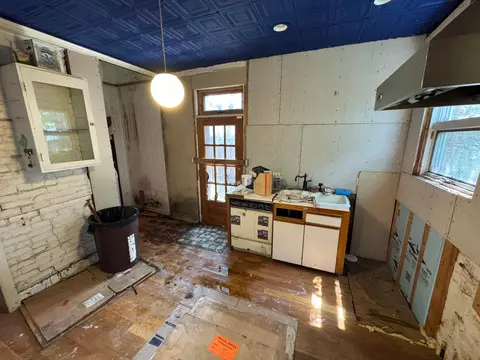 Kitchen - 29-31 Smith Pl, Columbus, OH 43201 photo 7 of 7