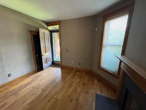 Living - 29-31 Smith Pl, Columbus, OH 43201 photo 3 of 10