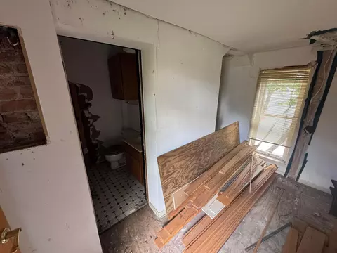 Bath - 29-31 Smith Pl, Columbus, OH 43201 photo 5 of 5