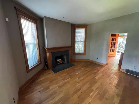 Living - 29-31 Smith Pl, Columbus, OH 43201 photo 1 of 10