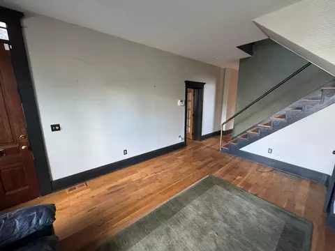Living - 29-31 Smith Pl, Columbus, OH 43201 photo 6 of 10
