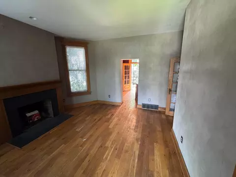 Living - 29-31 Smith Pl, Columbus, OH 43201 photo 2 of 10