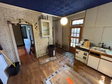 Kitchen - 29-31 Smith Pl, Columbus, OH 43201 photo 6 of 7