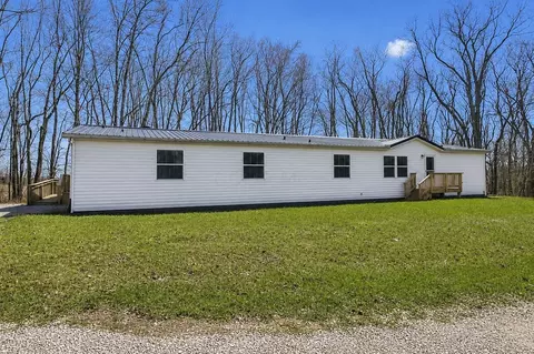 2525 Panther Dr NE, New Lexington, OH 43764