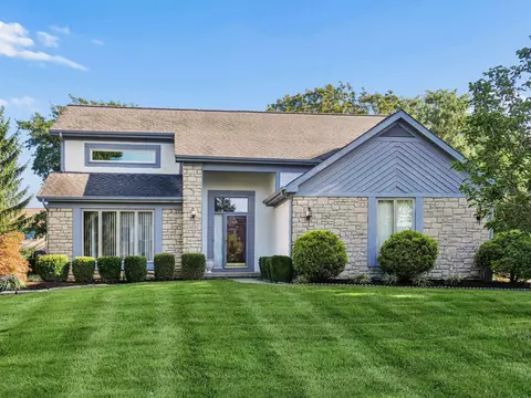 3015 Shoreline Dr, Lewis Center, OH 43035