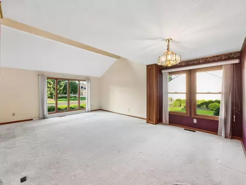 3015 Shoreline Dr, Lewis Center, OH 43035