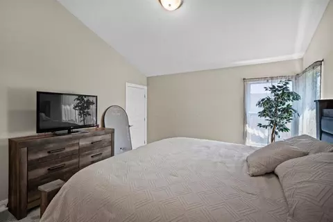 Bedroom - 153 Paramus Ave, Newark, OH 43055 photo 2 of 4