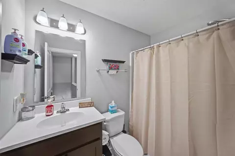 Bath - 153 Paramus Ave, Newark, OH 43055 photo 2 of 5