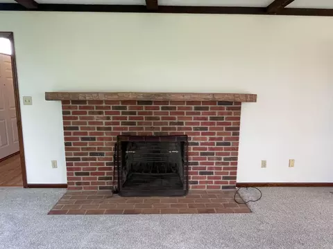 Living - 19465 Winchester Rd, Circleville, OH 43113 photo 3 of 8