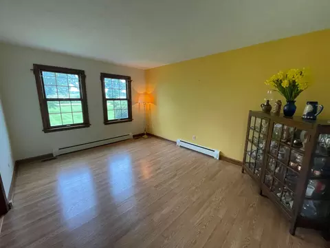 Living - 19465 Winchester Rd, Circleville, OH 43113 photo 5 of 8