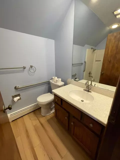 Bath - 19465 Winchester Rd, Circleville, OH 43113 photo 3 of 7