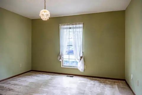 Bedroom - 4792 Parkwick Dr, Columbus, OH 43228 photo 3 of 4