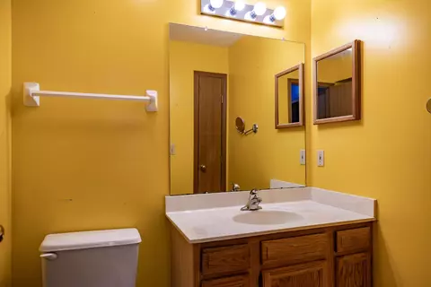 Bath - 4792 Parkwick Dr, Columbus, OH 43228 photo 1 of 6