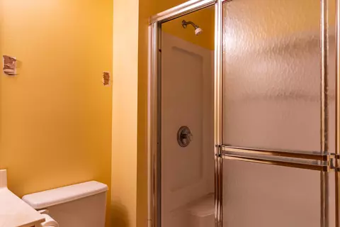 Bath - 4792 Parkwick Dr, Columbus, OH 43228 photo 5 of 6