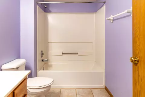 Bath - 4792 Parkwick Dr, Columbus, OH 43228 photo 4 of 6