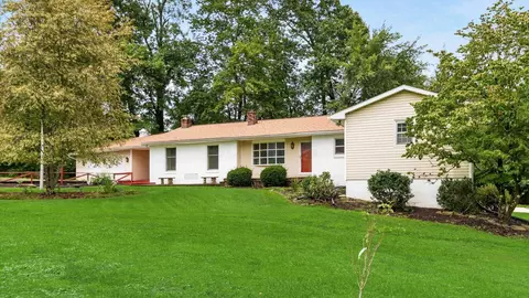 300 Eastlawn Cir, Zanesville, OH 43701