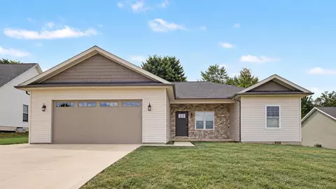 867 Fairway Dr, Howard, OH 43028
