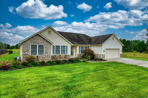 71 Bluegrass Dr, Pataskala, OH 43062