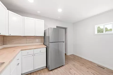 Kitchen - 589 Uncapher Ave, Marion, OH 43302 photo 2 of 4
