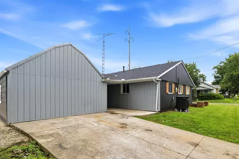 Exterior - 589 Uncapher Ave, Marion, OH 43302 photo 4 of 8