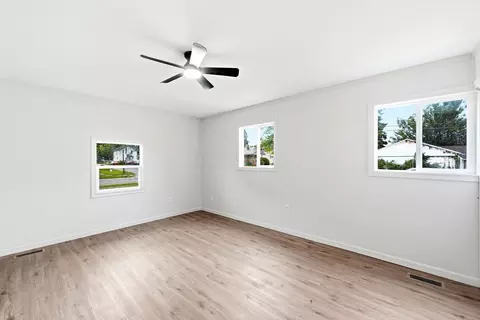 Living - 589 Uncapher Ave, Marion, OH 43302 photo 6 of 6