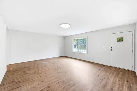 Living - 589 Uncapher Ave, Marion, OH 43302 photo 4 of 6