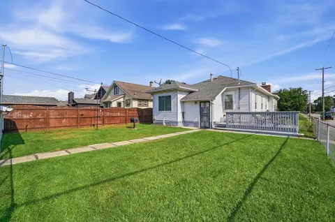 Exterior - 2323 Beatrice St, Springfield, OH 45503 photo 9 of 14