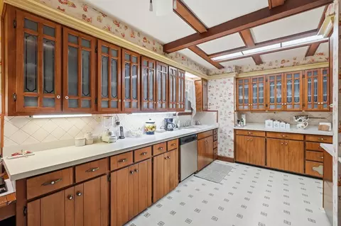 Kitchen - 2323 Beatrice St, Springfield, OH 45503 photo 6 of 8