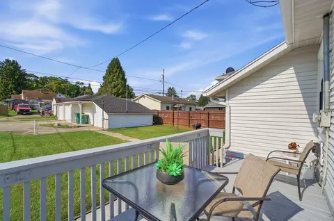 Exterior - 2323 Beatrice St, Springfield, OH 45503 photo 7 of 14
