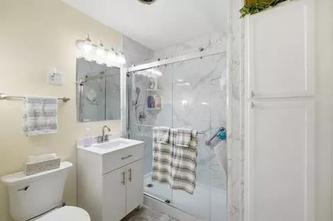Bath - 2323 Beatrice St, Springfield, OH 45503 photo 1 of 7