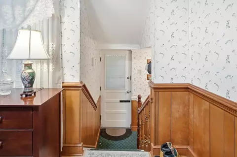 Entry Way - 2323 Beatrice St, Springfield, OH 45503 photo 2 of 4