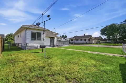 Exterior - 2323 Beatrice St, Springfield, OH 45503 photo 10 of 14