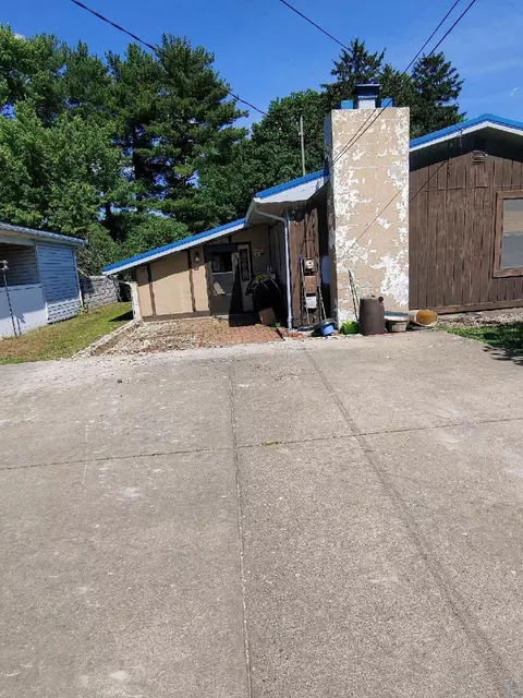 730 Mary St, Belpre, OH 45714