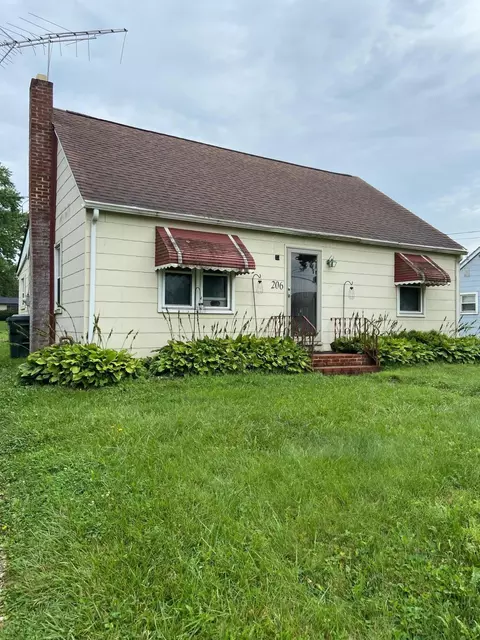 206 Cedar St, Danville, OH 43014