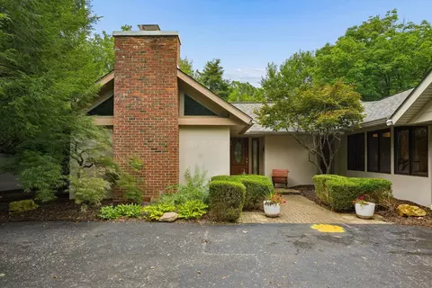Exterior - 2756 Lear Rd, Columbus, OH 43220 photo 3 of 13