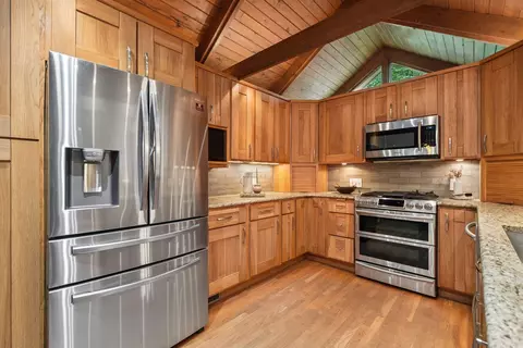 Kitchen - 2756 Lear Rd, Columbus, OH 43220 photo 3 of 5