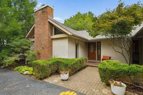 Exterior - 2756 Lear Rd, Columbus, OH 43220 photo 2 of 13