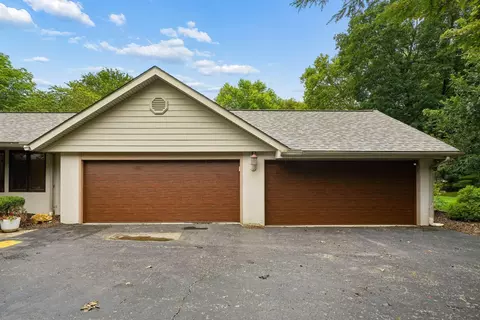 Exterior - 2756 Lear Rd, Columbus, OH 43220 photo 4 of 13