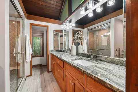 Bath - 2756 Lear Rd, Columbus, OH 43220 photo 1 of 5