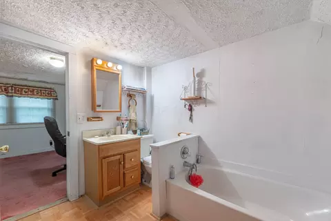 Bath - 7570 Troy Rd, Springfield, OH 45502 photo 1 of 1