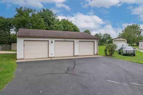 Exterior - 7570 Troy Rd, Springfield, OH 45502 photo 4 of 8
