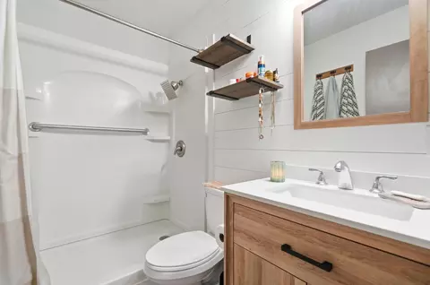 Bath - 596 Easy St, Marion, OH 43302 photo 1 of 3