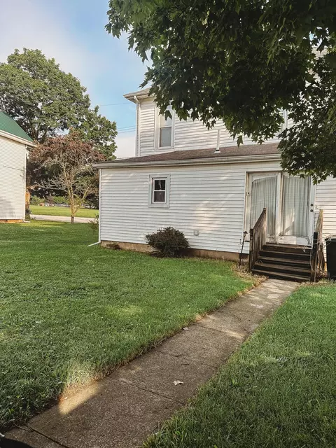 Exterior - 189 E Main St, Mount Sterling, OH 43143 photo 3 of 8