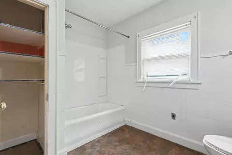 Bath - 19 Hoffman Ave, Mansfield, OH 44906 photo 2 of 3