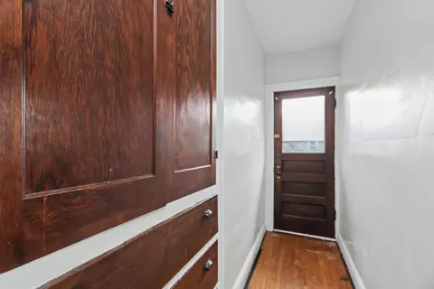 Entry Way - 19 Hoffman Ave, Mansfield, OH 44906 photo 4 of 5